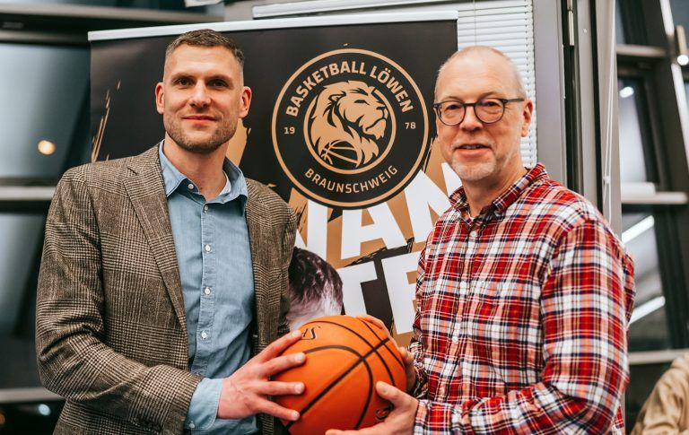 Eine nachhaltige Partnerschaft: SOLVIS unterstützt die Basketball Löwen