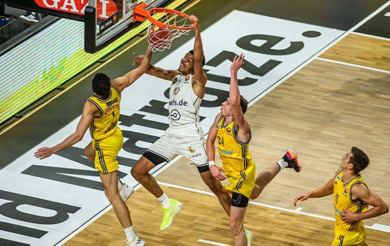 DYN-Highlights: ALBA BERLIN vs. Basketball Löwen (Pokal)