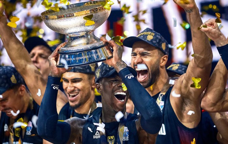 Saisonauftakt in der Volkswagen Halle mit Dennis Schröder und EM-Pokal!