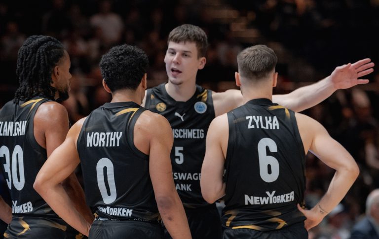 Löwen reisen zum FEC-Auswärtsspiel nach Mitrovice