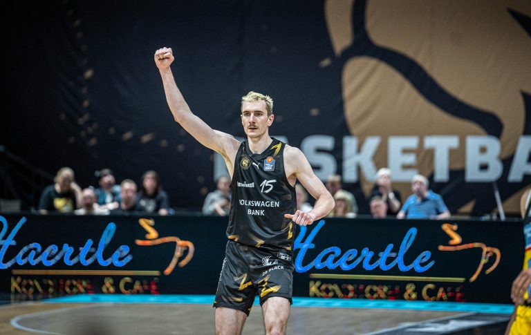 Sieg im Overtime-Krimi hält Löwen am Leben